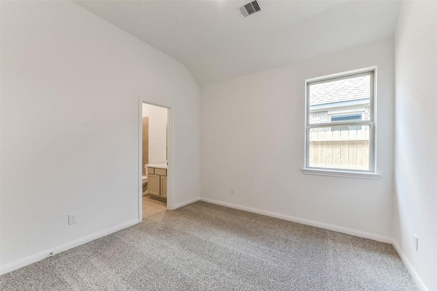 Spacious, unfurnished interior of a new home in River Ranch Meadows, Dayton (Image 31).