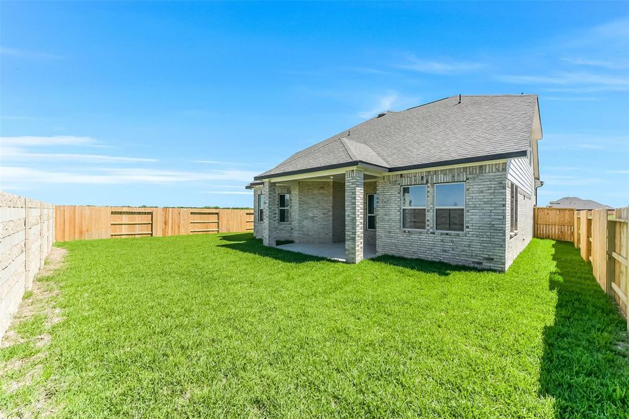 Exterior details and patio area of a home in River Ranch Meadows, Dayton (Image 27).