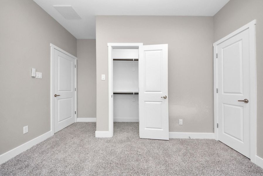 Spacious, unfurnished interior of a new home in , Baytown (Image 10).