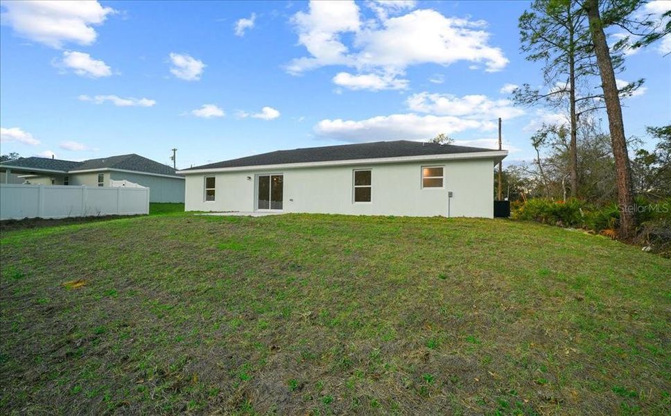 Exterior details and patio area of a home in , Ocklawaha (Image 35).