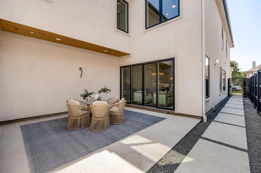 Exterior details and patio area of a home in , Dallas (Image 3).