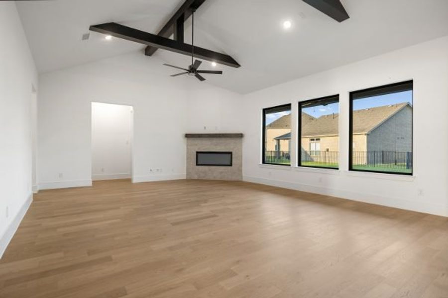 Spacious, unfurnished interior of a new home in Heath Golf and Yacht Club, Heath (Image 23).