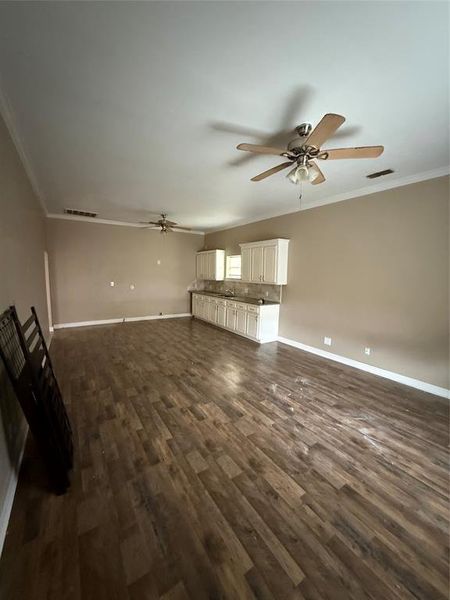 Spacious, unfurnished interior of a new home in , Sweetwater (Image 4).