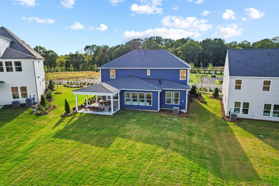 Representative exterior details of a home built from the Montadale by Pulte Homes in The Retreat at Carolina Ridge, Harrisburg (Image 37).