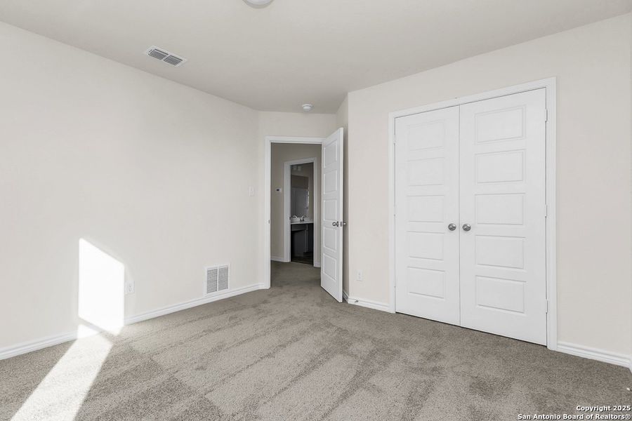 Spacious, unfurnished interior of a new home in Knox Ridge, Converse (Image 7).