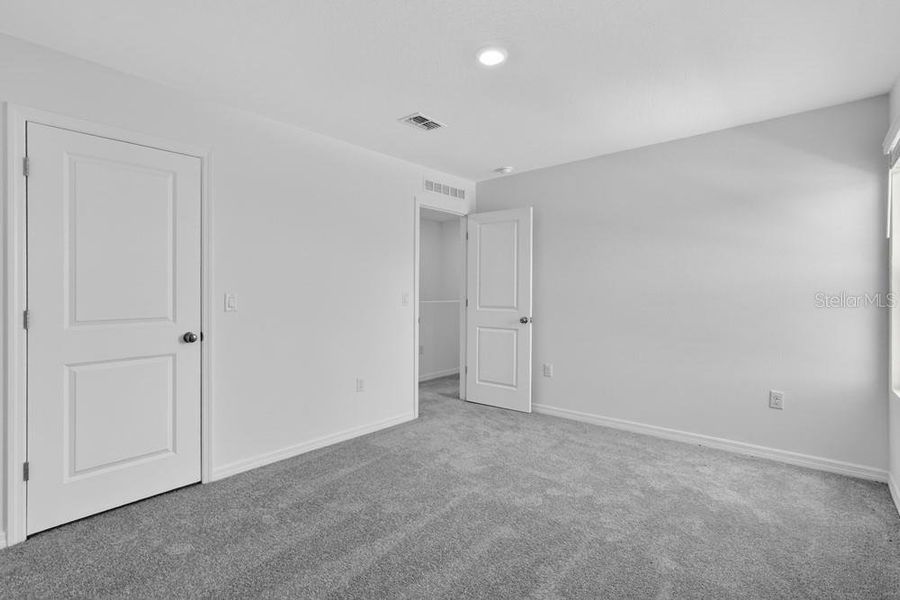 Spacious, unfurnished interior of a new home in Waterstone, Groveland (Image 43).