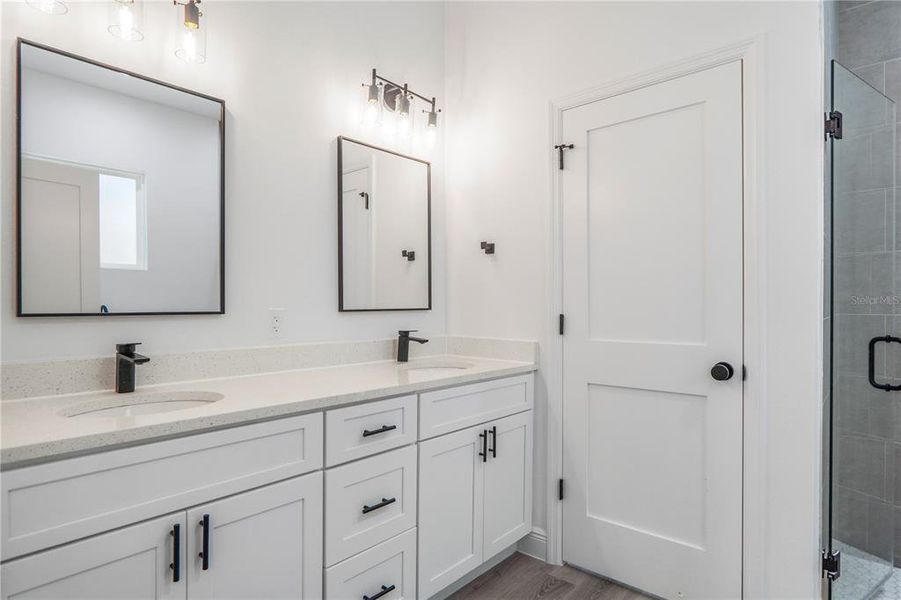 Furnished interior view inside a new home in , Dunnellon (Image 10).