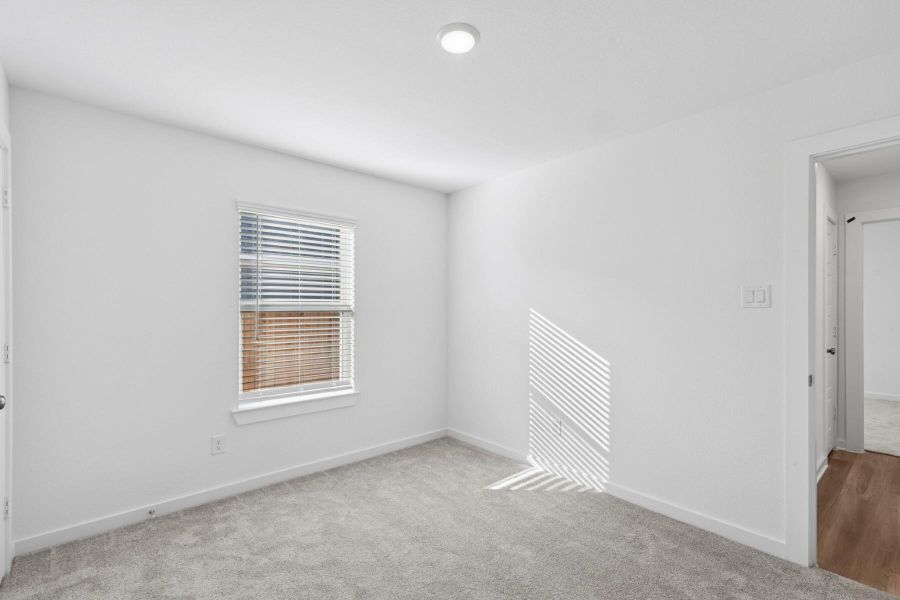 Spacious, unfurnished interior of a new home in Ambrose, La Marque (Image 24).