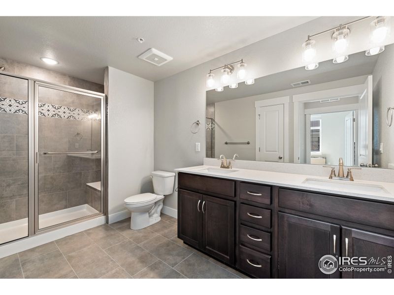 Beautifully finished primary bathroom w/ dual vanity