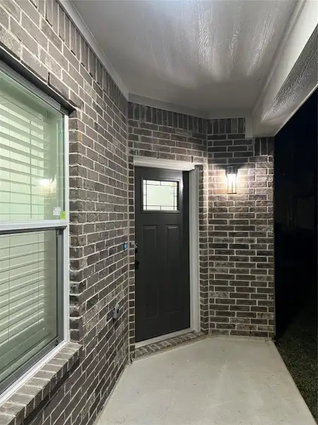 Exterior details and patio area of a home in , Richmond (Image 19).