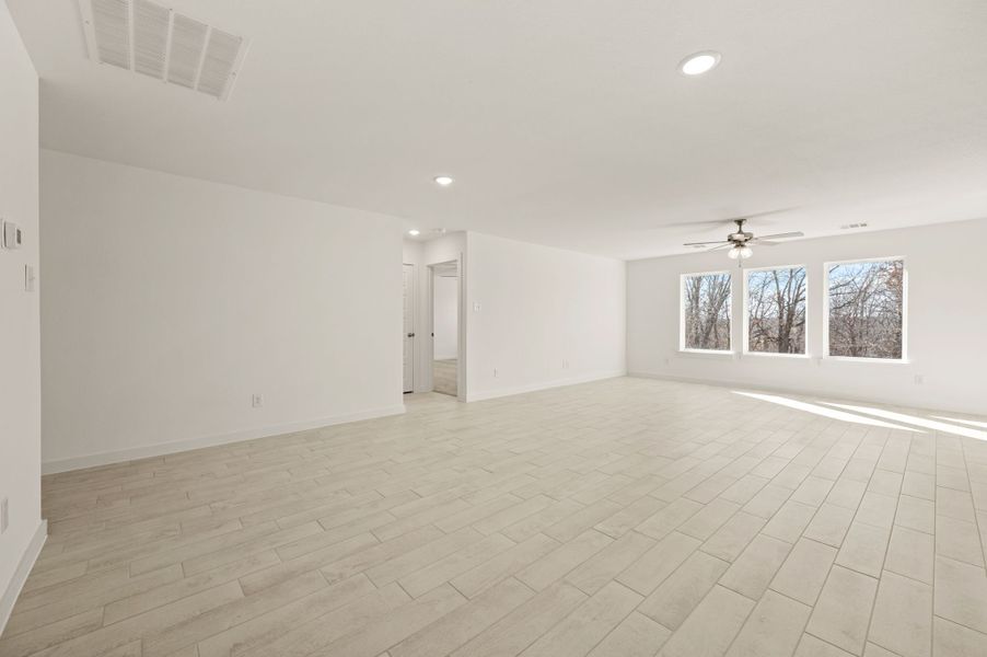 Spacious, unfurnished interior of a new home in Runaway Bay, Runaway Bay (Image 17).