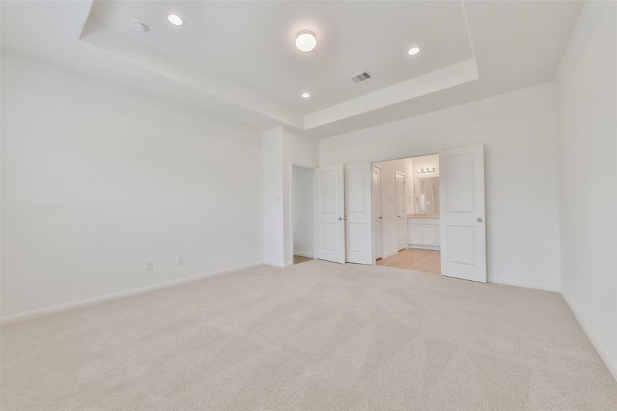 Spacious, unfurnished interior of a new home in King Oaks Village, Baytown (Image 24).