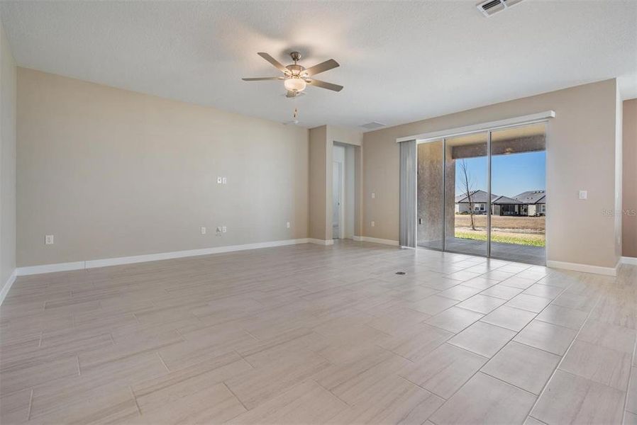 Spacious, unfurnished interior of a new home in , San Antonio (Image 34).