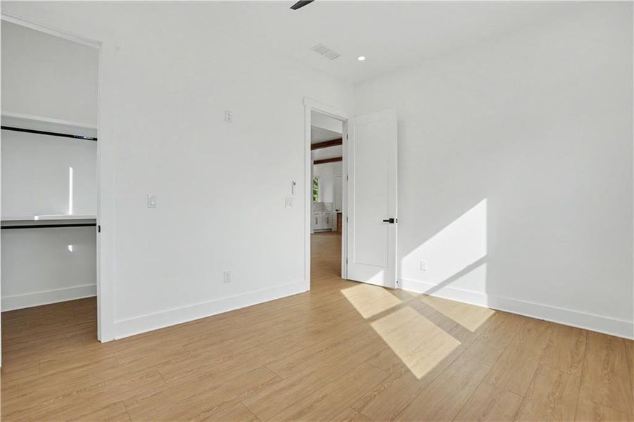 Spacious, unfurnished interior of a new home in , Gainesville (Image 32).