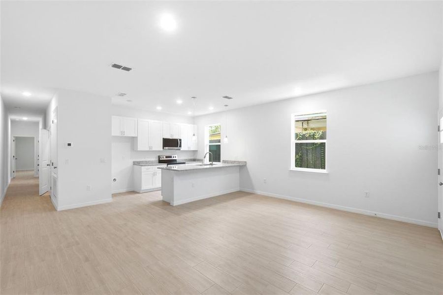 Spacious, unfurnished interior of a new home in , Eustis (Image 37).