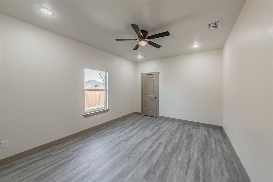 Unfurnished room with light wood finished floors, recessed lighting, and ceiling fan