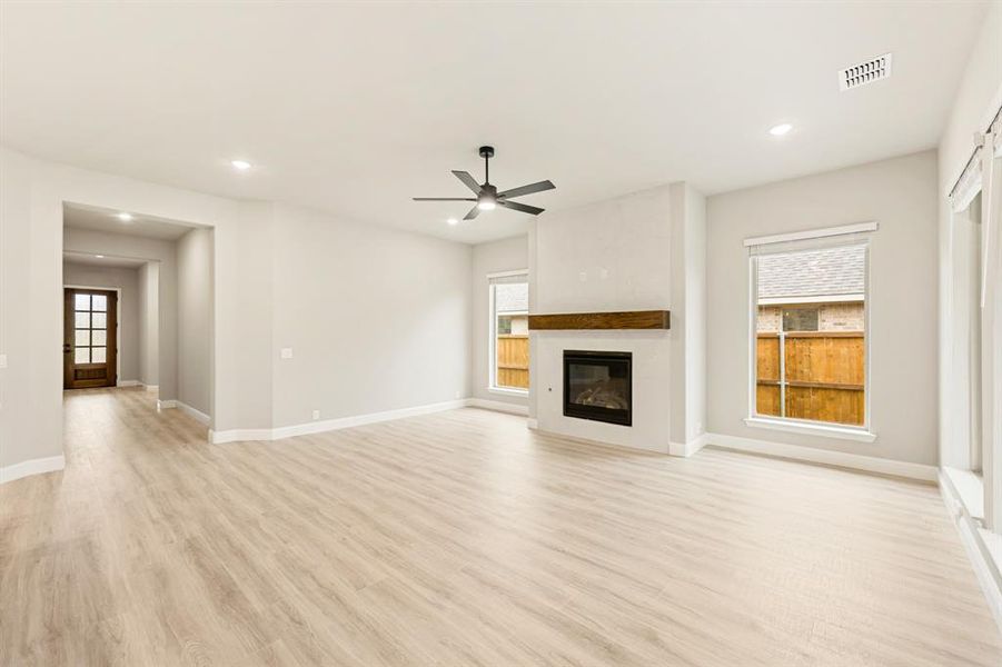 Spacious, unfurnished interior of a new home in Somerset, Venus (Image 15).