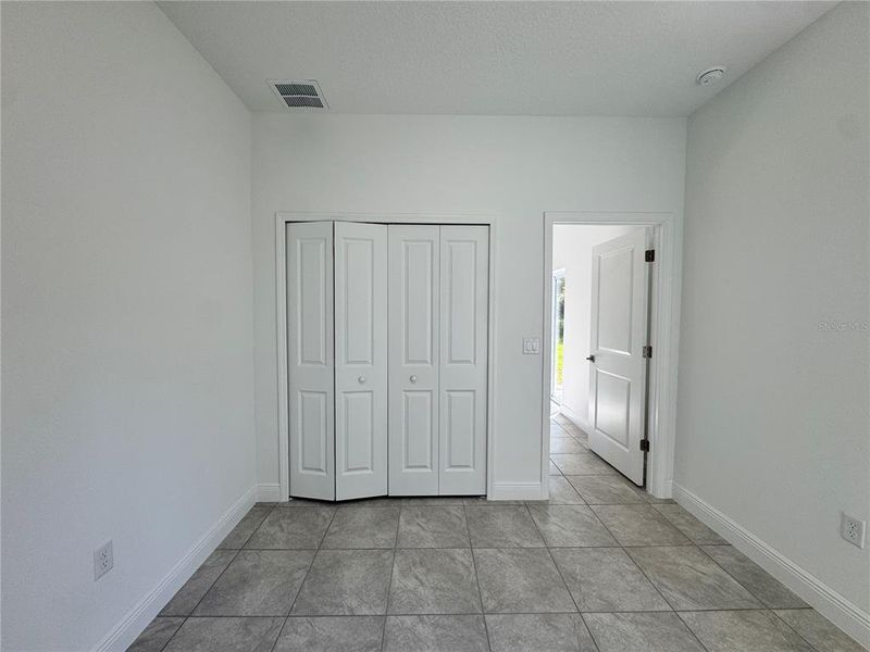 Spacious, unfurnished interior of a new home in , Citrus Springs (Image 16).