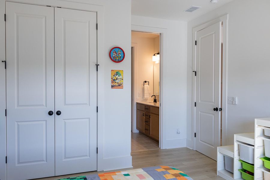 Furnished interior view inside a new home in , Ravenel (Image 59).