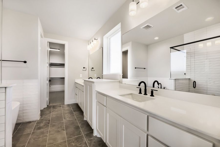 9809 Morning Cloak - Primary Bathroom