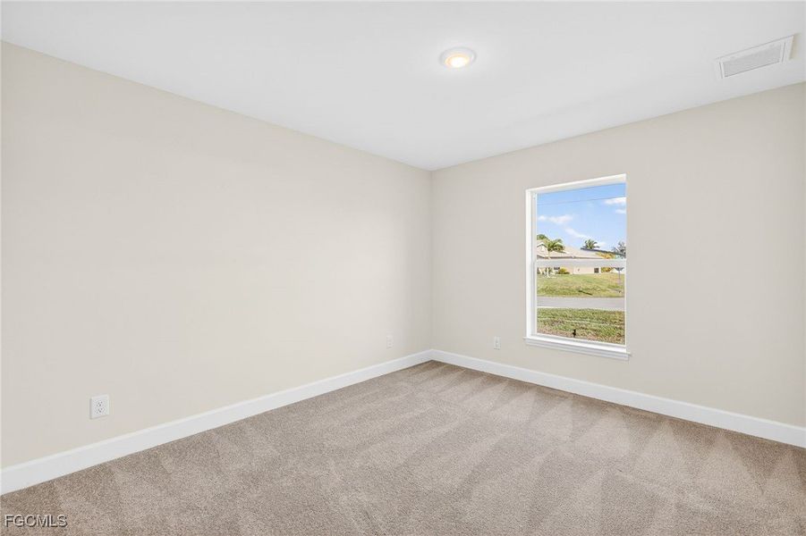 Spacious, unfurnished interior of a new home in Cape Coral, Cape Coral (Image 29).