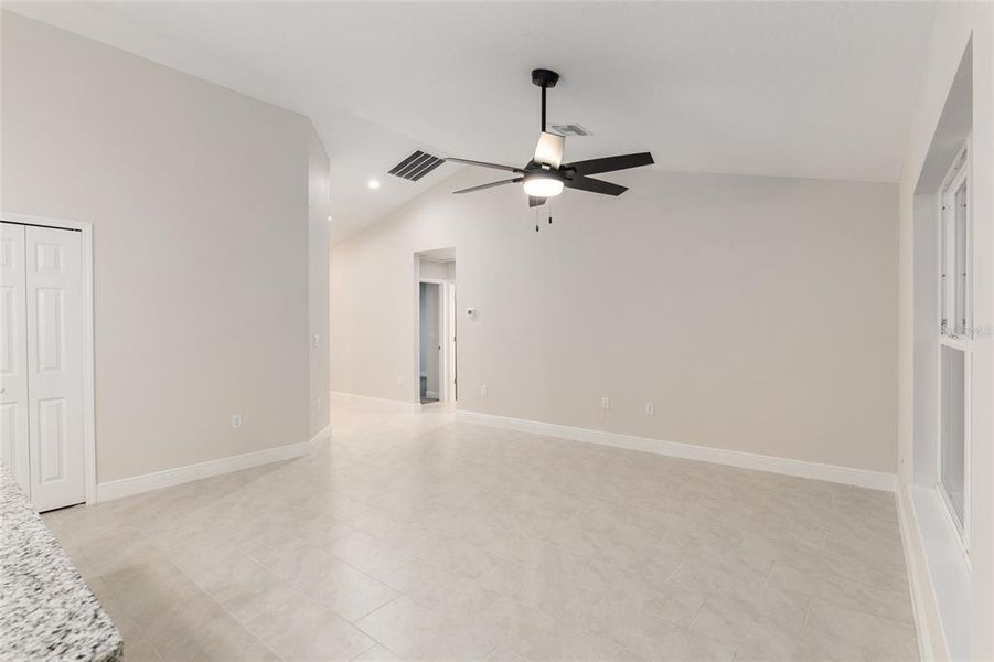 Spacious, unfurnished interior of a new home in , Citrus Springs (Image 14).