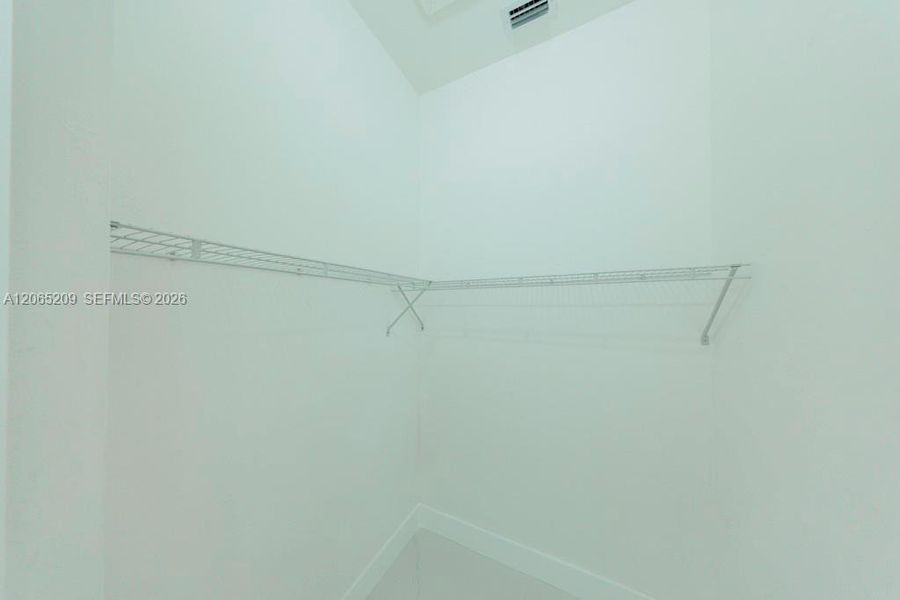 Spacious, unfurnished interior of a new home in , Lehigh Acres (Image 21).