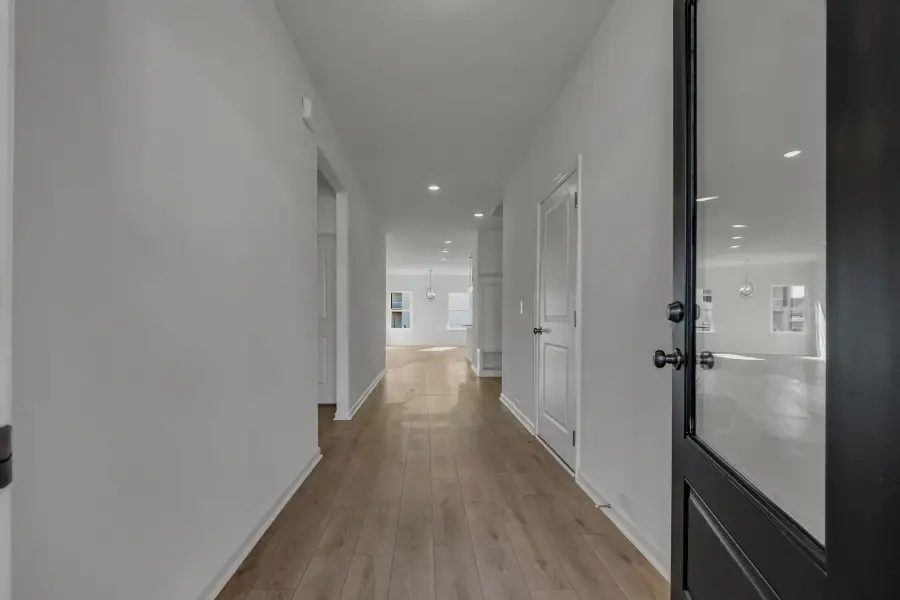 Spacious, unfurnished interior of a new home in Stratford Station, Lebanon (Image 11).