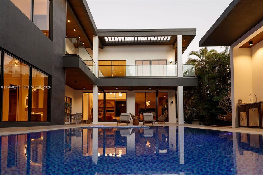 Exterior details and patio area of a home in , Miami (Image 33).