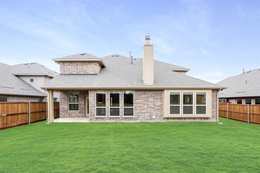 Exterior details and patio area of a home in Liberty, Melissa (Image 25).