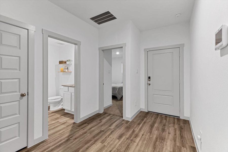 Spacious, unfurnished interior of a new home in , Baytown (Image 20).