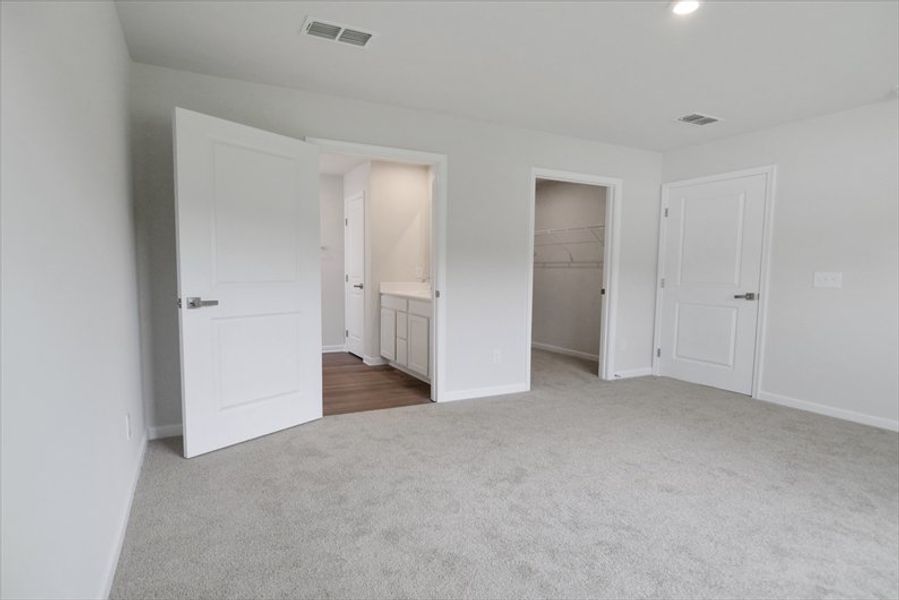 Spacious, unfurnished interior of a new home in Wren Woods 2-Story, Gray Court (Image 20).