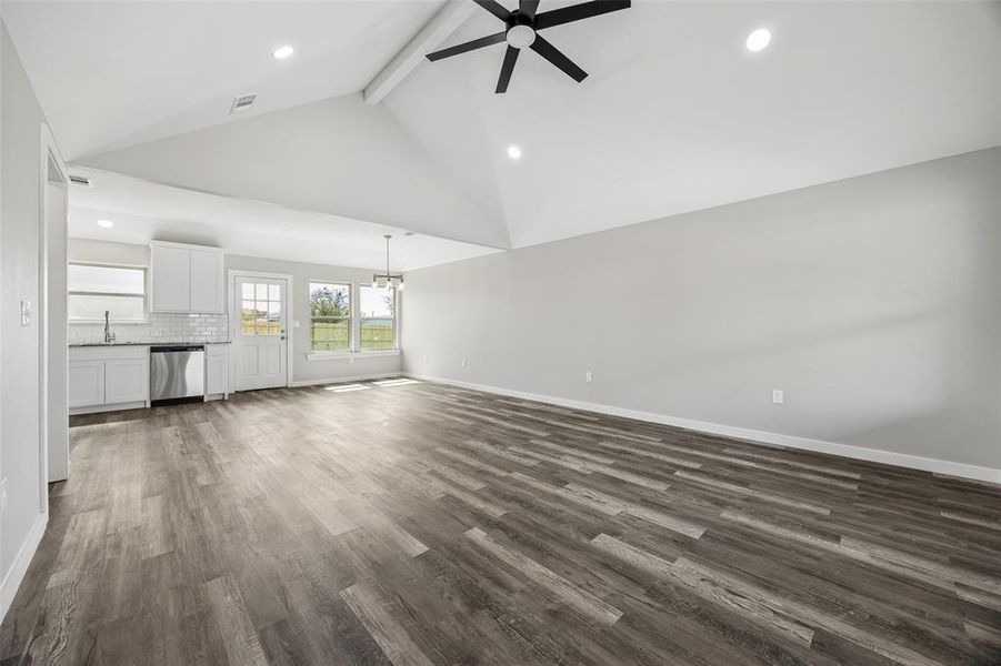 Spacious, unfurnished interior of a new home in , Itasca (Image 24).