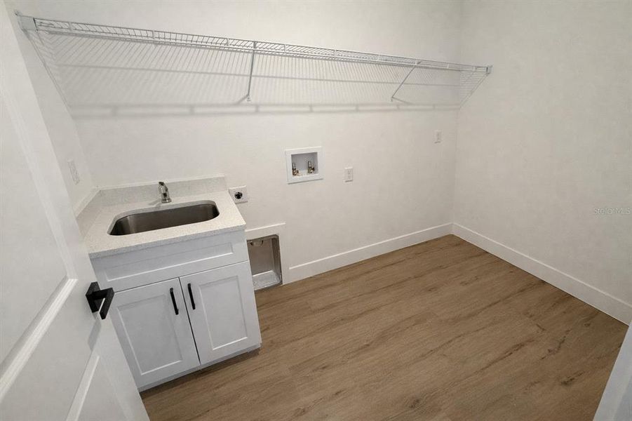 Spacious, unfurnished interior of a new home in , Citrus Springs (Image 15).