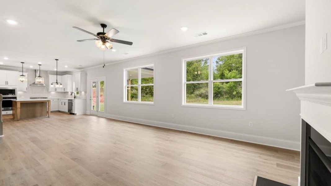 Spacious, unfurnished interior of a new home in Haven Abbey, Cumming (Image 16).