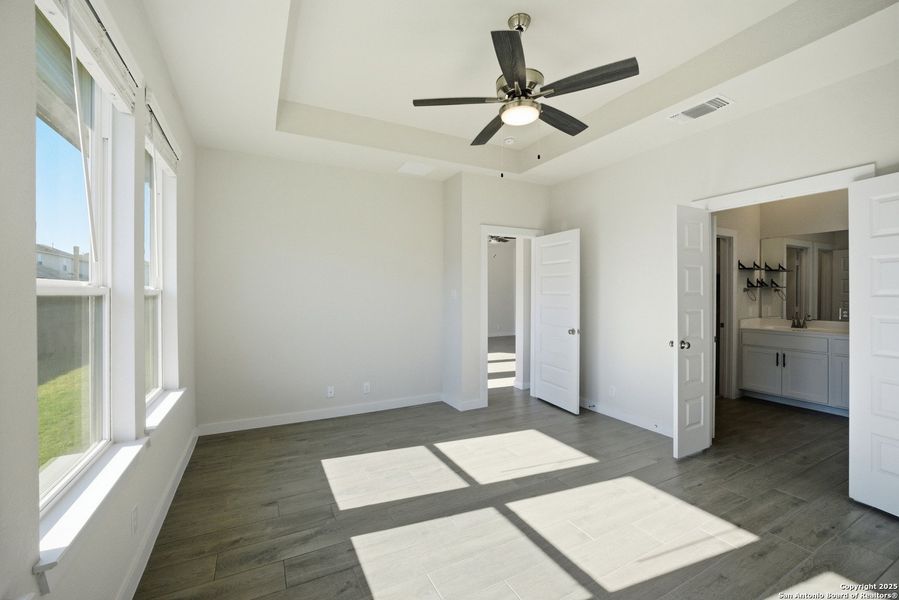 Spacious, unfurnished interior of a new home in August Fields, New Braunfels (Image 14). Spacious, unfurnished interior of a new home in August Fields, New Braunfels (Image 14).