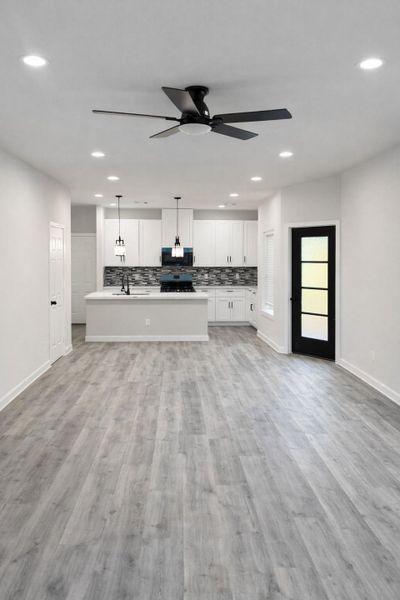 Spacious, unfurnished interior of a new home in , Houston (Image 10).