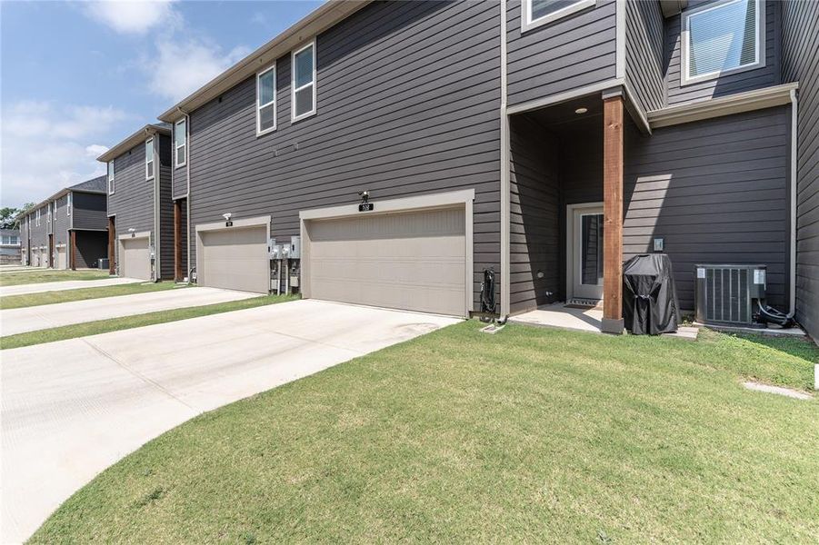 Exterior details and patio area of a home in , Irving (Image 3).