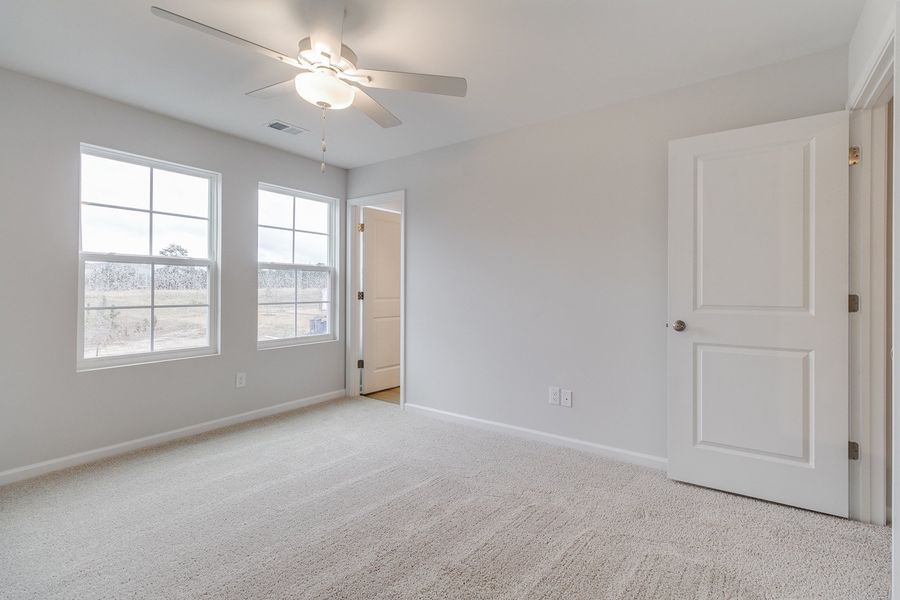 Spacious, unfurnished interior of a new home in Astoria, Columbia (Image 22).
