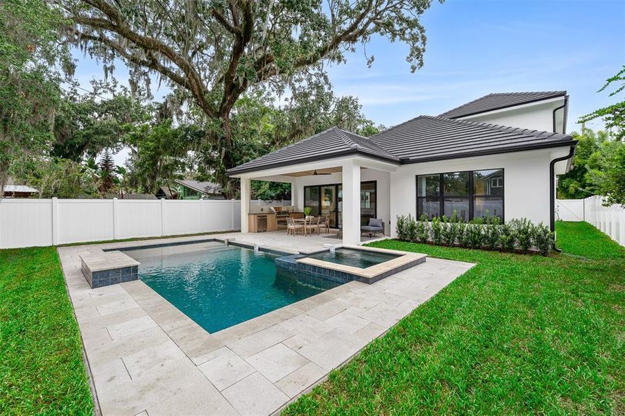 Exterior details and patio area of a home in , Orlando (Image 27).