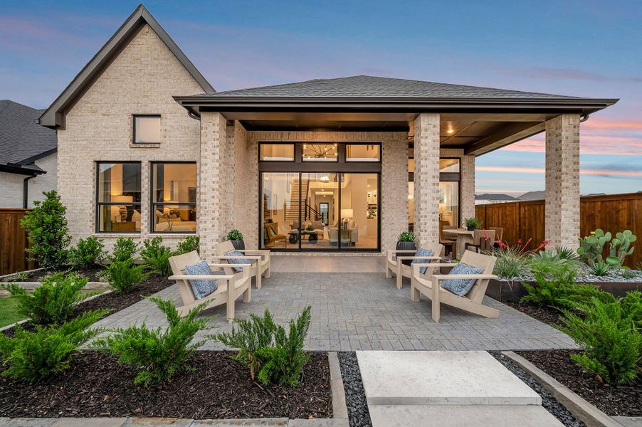 Representative exterior details of a home built from the The Rayne by David Weekley Homes in Furst Ranch, Bartonville (Image 4).