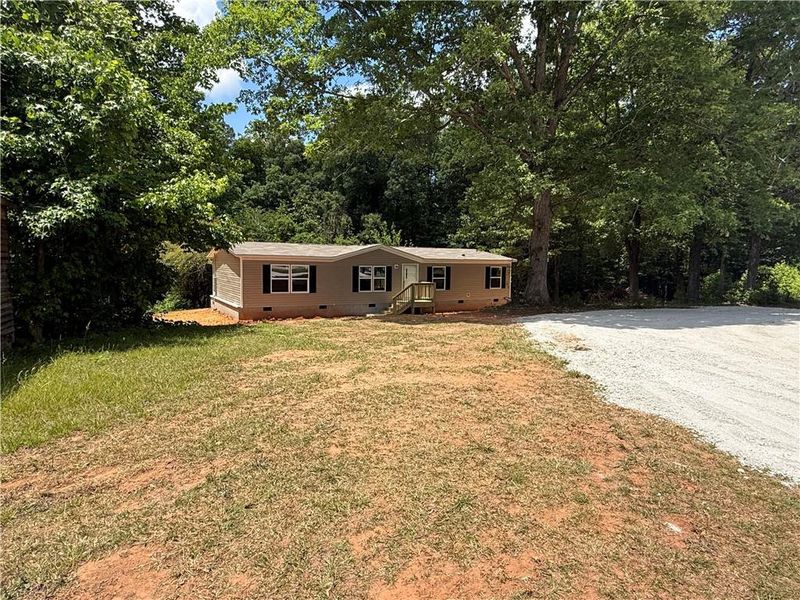 Exterior details and patio area of a home in , Villa Rica (Image 7).