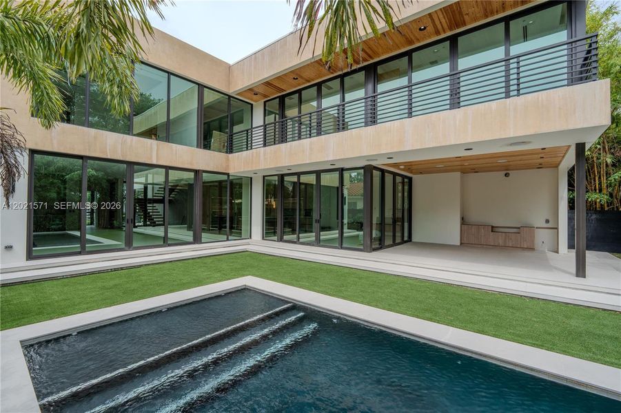 Exterior details and patio area of a home in , Fort Lauderdale (Image 3).
