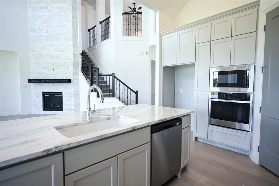 Convection Oven in this stylish Kitchen