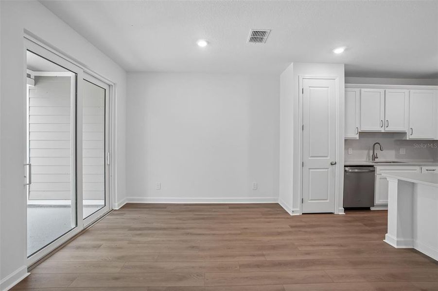 Spacious, unfurnished interior of a new home in , Tampa (Image 20).