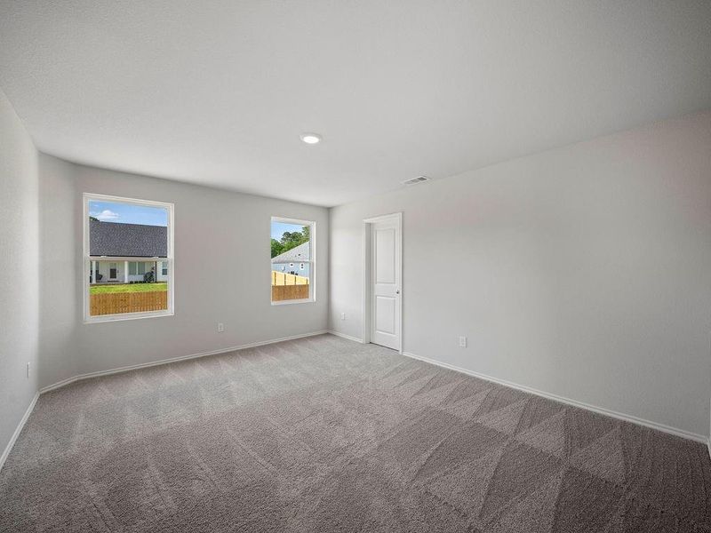 Spacious, unfurnished interior of a new home in Stoney Ridge, Hudson (Image 25).