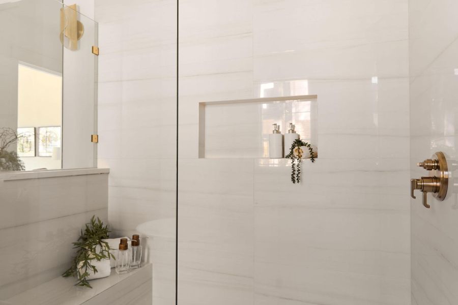 Bathroom featuring tiled shower Bathroom featuring tiled shower