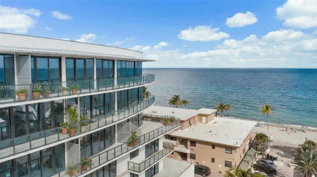 Condo located in Hollywood, FL showcasing its design and architecture (Image 12).