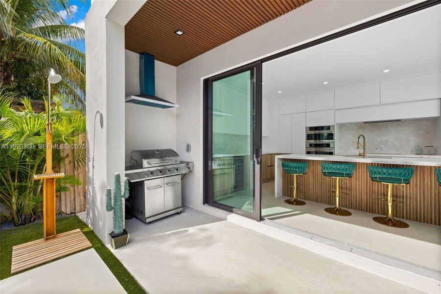 Exterior details and patio area of a home in , Miami (Image 35).