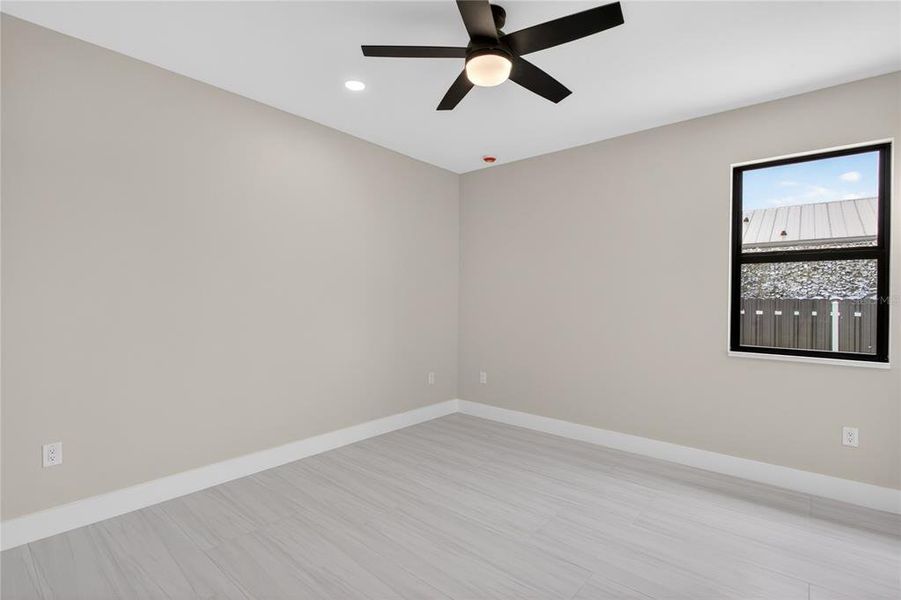 Spacious, unfurnished interior of a new home in , Cape Coral (Image 23).